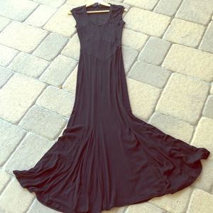 Scoopneck basic black comfy dress